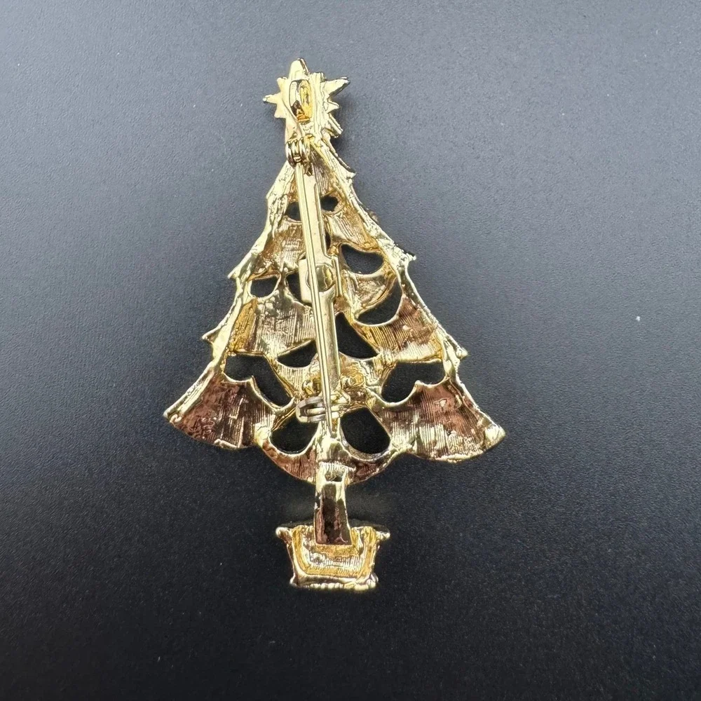 Vintage Christmas Tree Brooch Gold Tone Green Red Rhinestone Holiday Pin Star